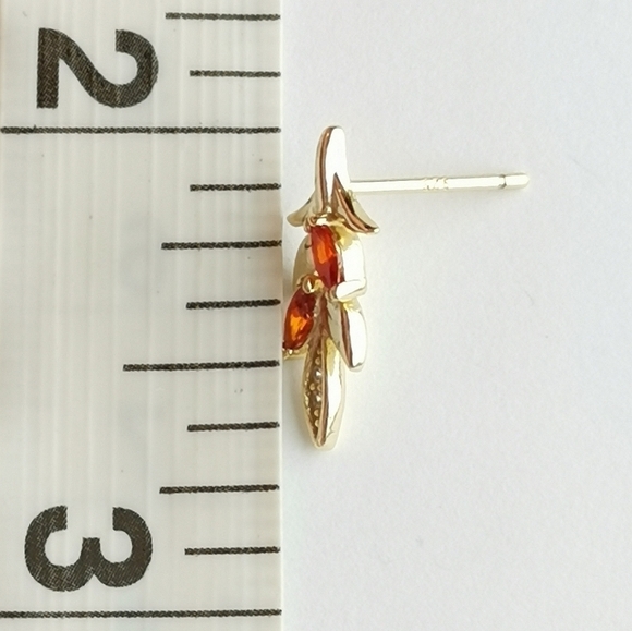 14k gold Garnet and White Topaz  stud earrings 🆕 - Picture 8 of 9